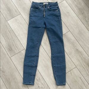 Good American Blue Skinny Jeans High-Rise zip front closure